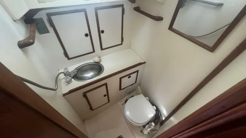 Slide: The Image of Cape Dory 33 1981 - 4470853