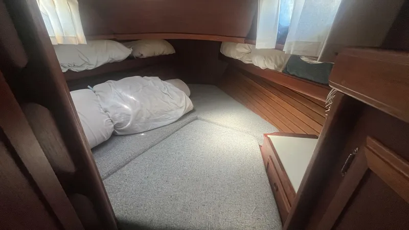 Slide: The Image of Cape Dory 33 1981 - 4470854