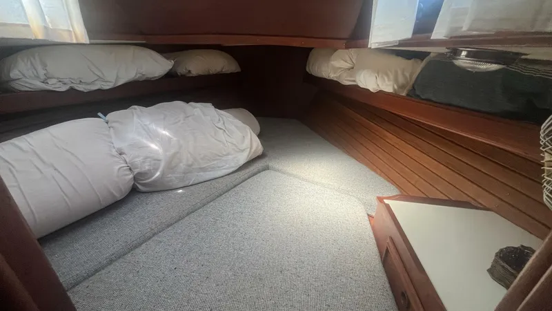 Slide: The Image of Cape Dory 33 1981 - 4470856