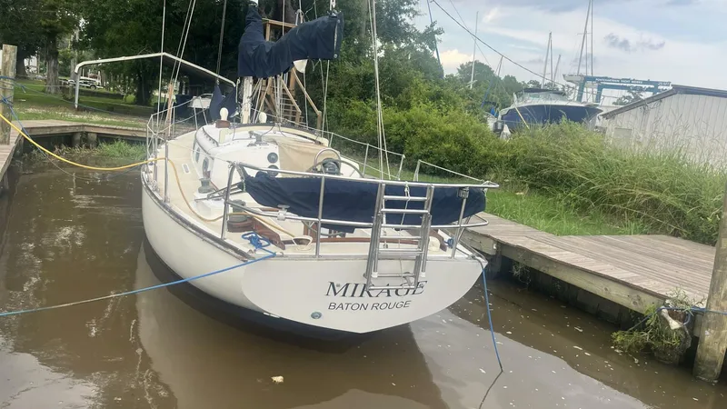 Slide: The Image of Cape Dory 33 1981 - 4470819