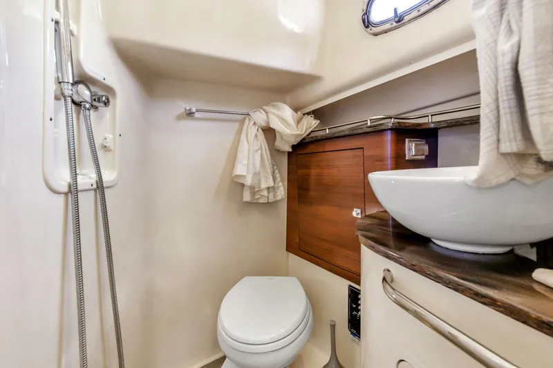 Slide: The Image of 2019 Boston Whaler 345 Conquest Head - 4385595