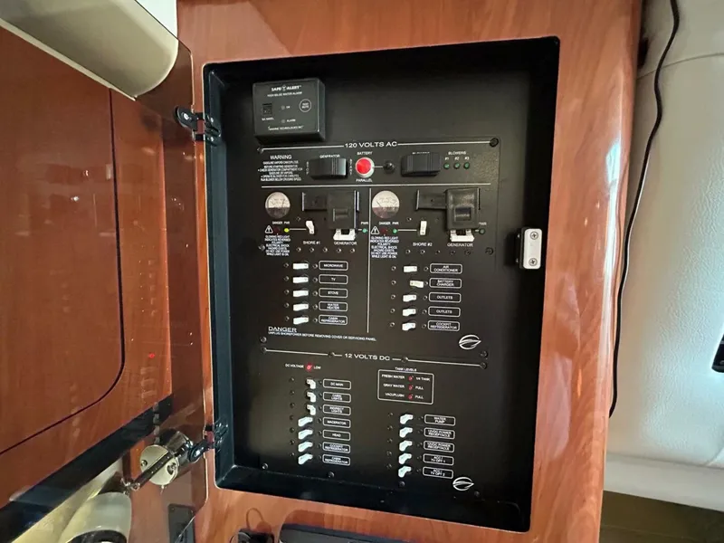 Slide: The Image of Crownline Boats 350 SY 2015 - 4377870