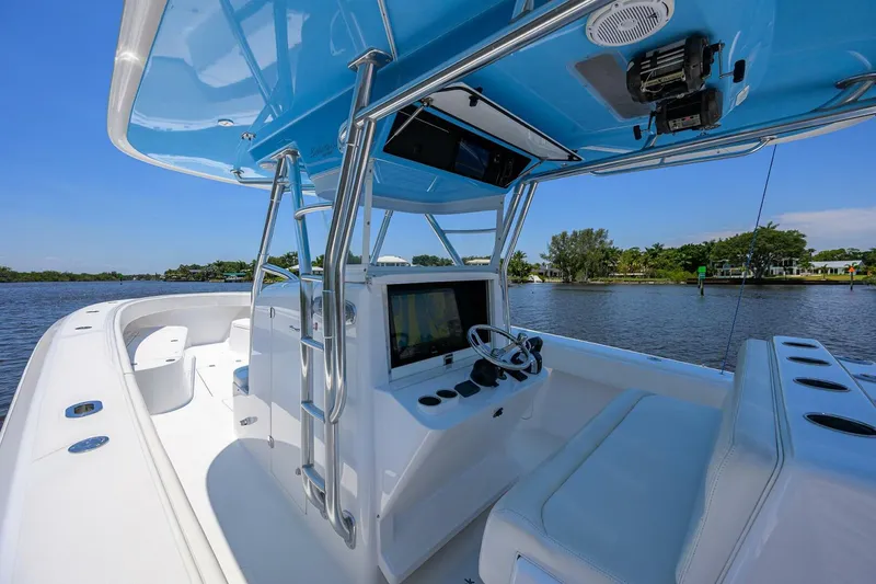 Slide: The Image of Electronics 2017 Bahama Center Console Southern Accent - 4380370