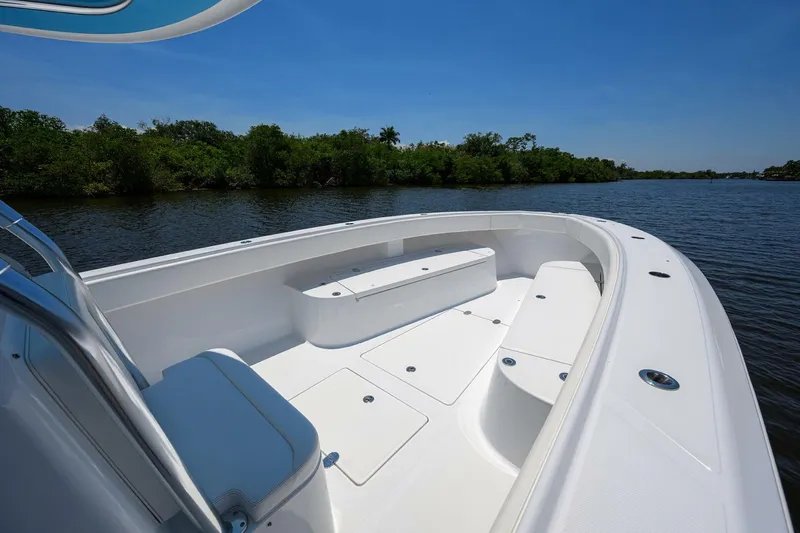 Slide: The Image of Foward Seating 2017 Bahama Center Console Southern Accent - 4380300