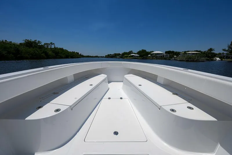 Slide: The Image of Foward Seating 2017 Bahama Center Console Southern Accent - 4380317