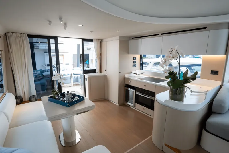 Slide: The Image of Azimut Fly 68 2025 - 4508986