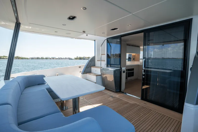 Slide: The Image of Azimut Fly 68 2025 - 4466114