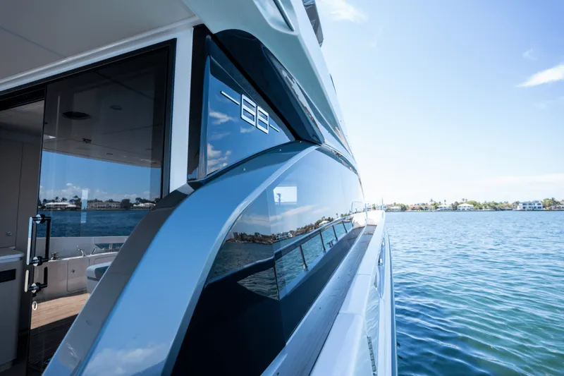 Slide: The Image of Azimut Fly 68 2025 - 4466120