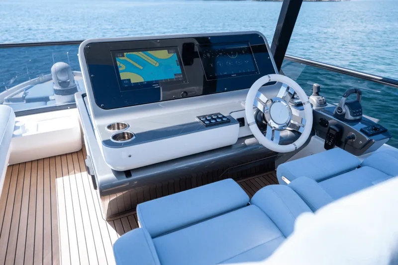 Slide: The Image of Azimut Fly 68 2025 - 4466121