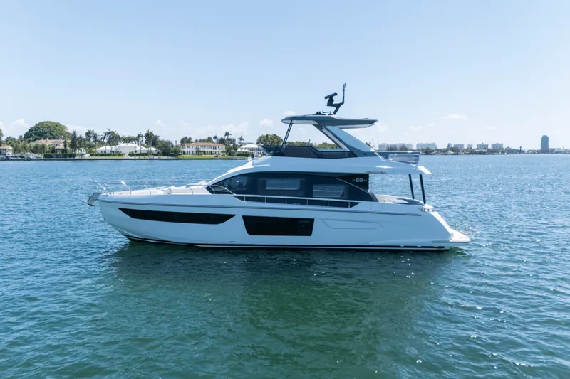 Slide: The Image of Azimut Fly 68 2025 - 4466054