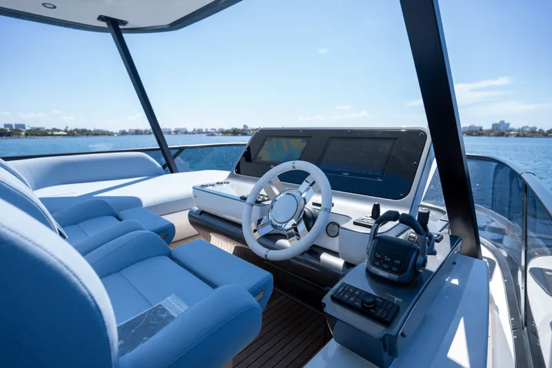 Slide: The Image of Azimut Fly 68 2025 - 4466123