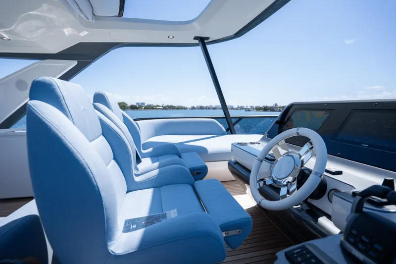Slide: The Image of Azimut Fly 68 2025 - 4466127