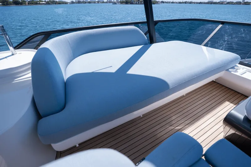 Slide: The Image of Azimut Fly 68 2025 - 4466128
