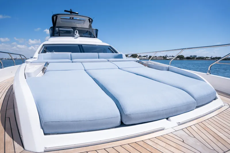 Slide: The Image of Azimut Fly 68 2025 - 4466147