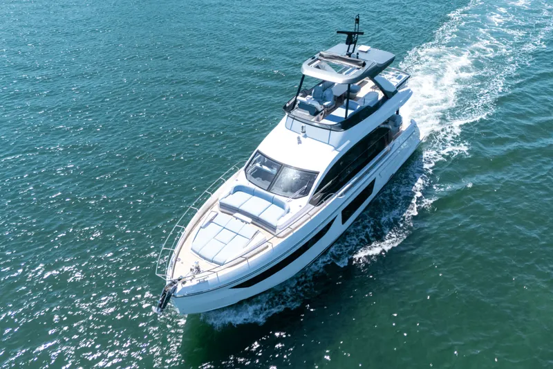 Slide: The Image of Azimut Fly 68 2025 - 4466067