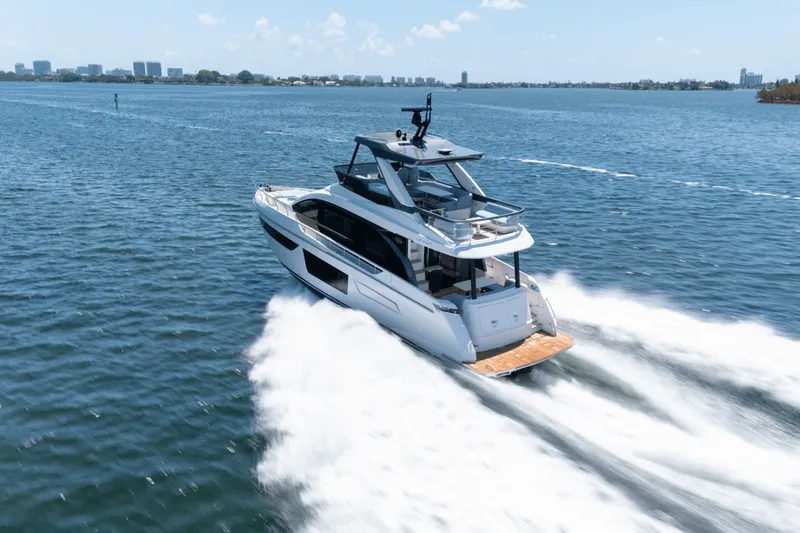 Slide: The Image of Azimut Fly 68 2025 - 4466069