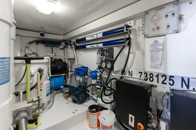 Slide: The Image of 2005 Viking 61 Enclosed Bridge _It Don_t Matta_ Engine Room (3) - 4387181