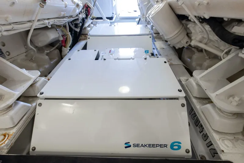 Slide: The Image of 2005 Viking 61 Enclosed Bridge _It Don_t Matta_ Engine Room (4) - 4387182
