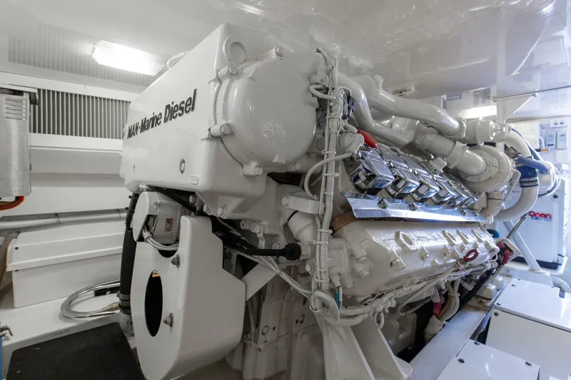 Slide: The Image of 2005 Viking 61 Enclosed Bridge _It Don_t Matta_ Engine Room (5) - 4387183