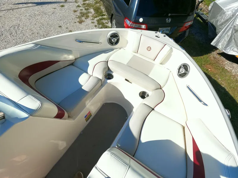 Slide: The Image of Bryant 210 Bowrider 2008 - 4387731