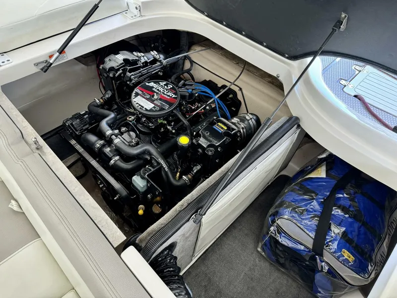 Slide: The Image of Bryant 210 Bowrider 2008 - 4387735