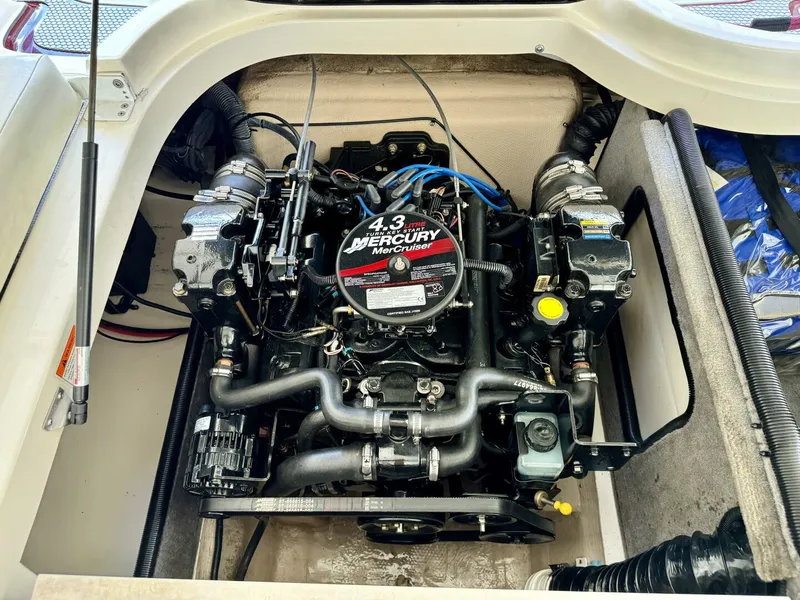 Slide: The Image of Bryant 210 Bowrider 2008 - 4387736