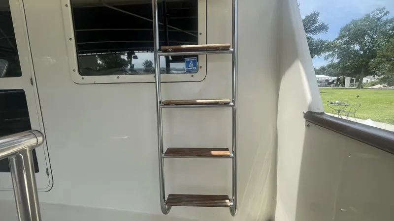 Slide: The Image of Marine Trader Med Yacht 62 Yachtfish 1986 - 5522386