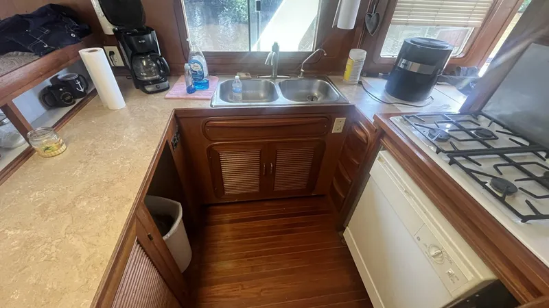 Slide: The Image of Marine Trader Med Yacht 62 Yachtfish 1986 - 5522459