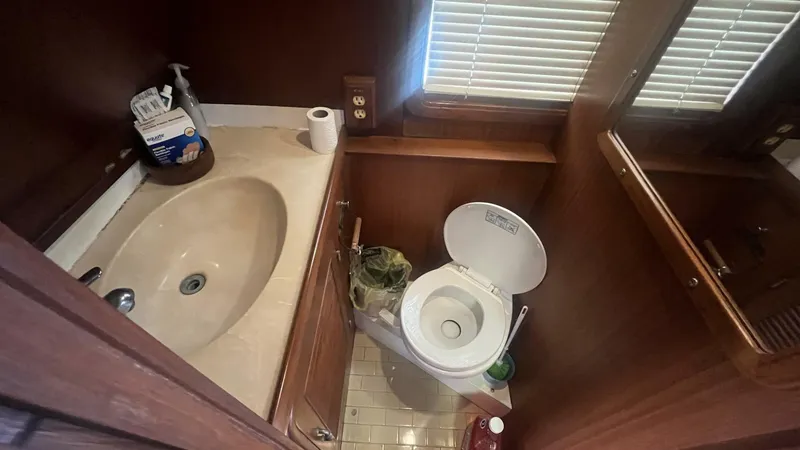 Slide: The Image of Marine Trader Med Yacht 62 Yachtfish 1986 - 5522462