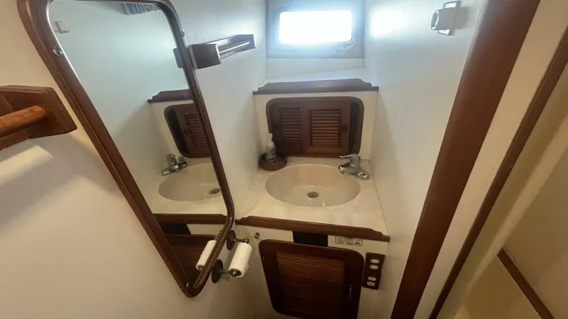 Slide: The Image of Marine Trader Med Yacht 62 Yachtfish 1986 - 5522489