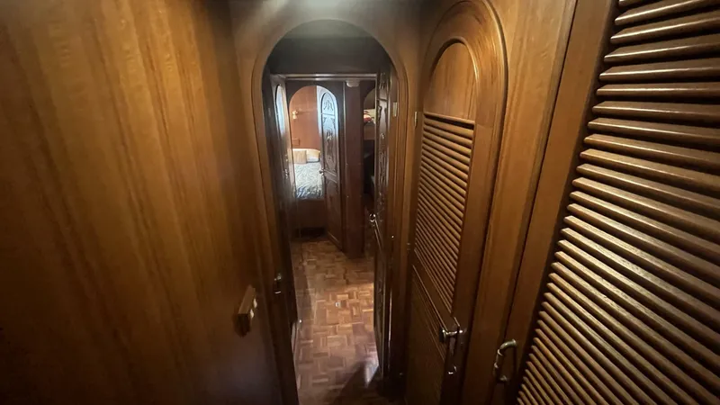 Slide: The Image of Marine Trader Med Yacht 62 Yachtfish 1986 - 5522495