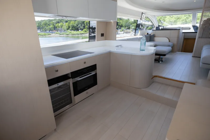 Slide: The Image of Azimut Fly 68 2025 - 4613511