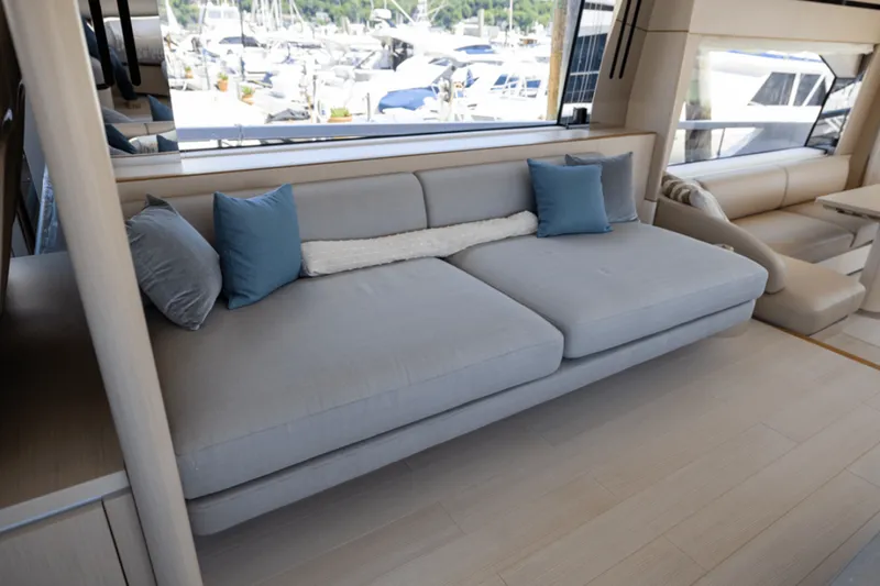 Slide: The Image of Azimut Fly 68 2025 - 4613521