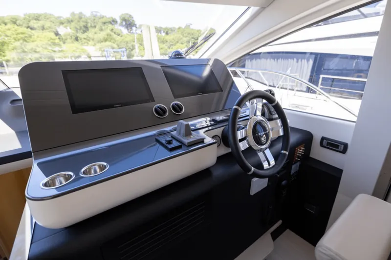 Slide: The Image of Azimut Fly 68 2025 - 4613523