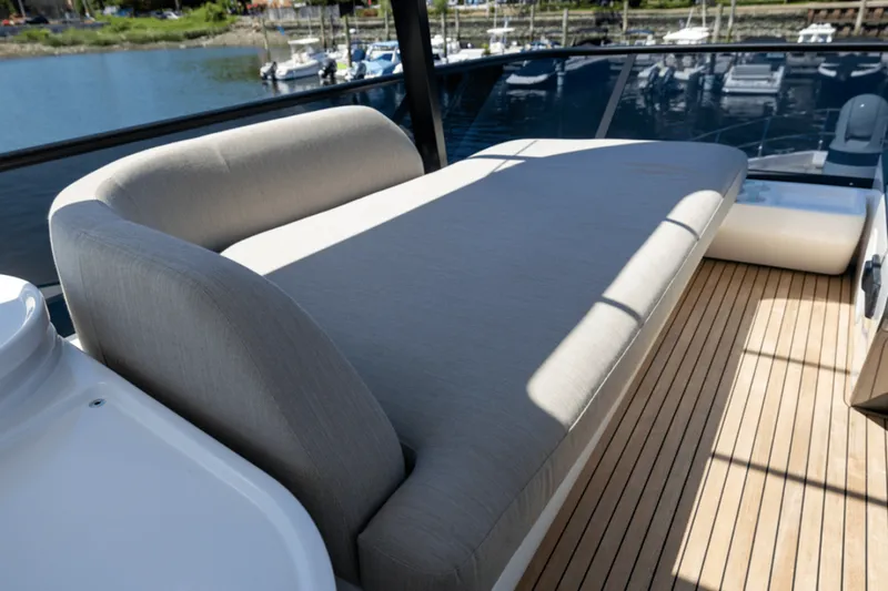 Slide: The Image of Azimut Fly 68 2025 - 4613550