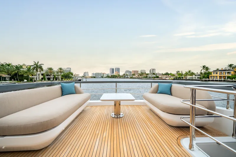 Slide: The Image of Azimut Fly 68 2025 - 6396463