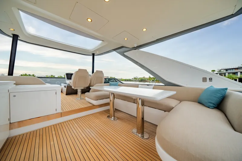 Slide: The Image of Azimut Fly 68 2025 - 6396466