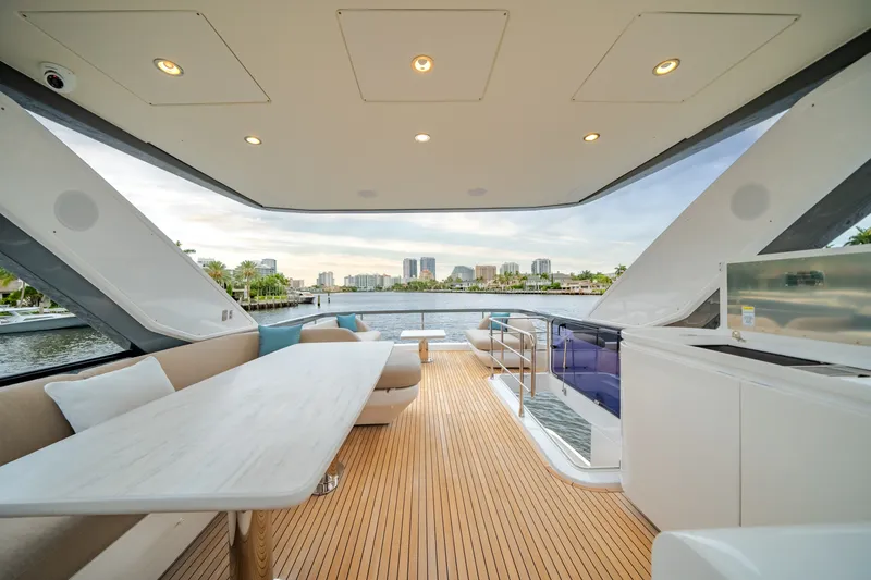 Slide: The Image of Azimut Fly 68 2025 - 6396469