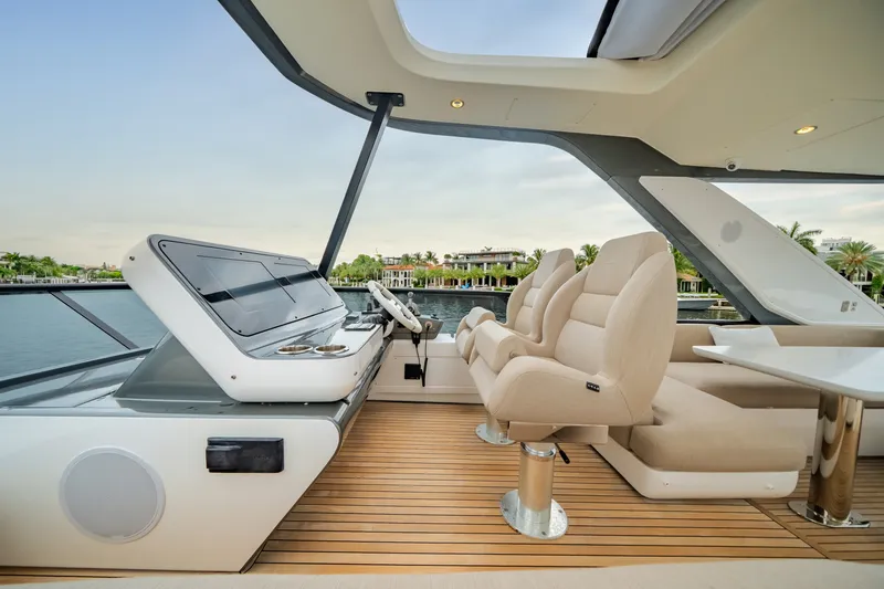 Slide: The Image of Azimut Fly 68 2025 - 6396471