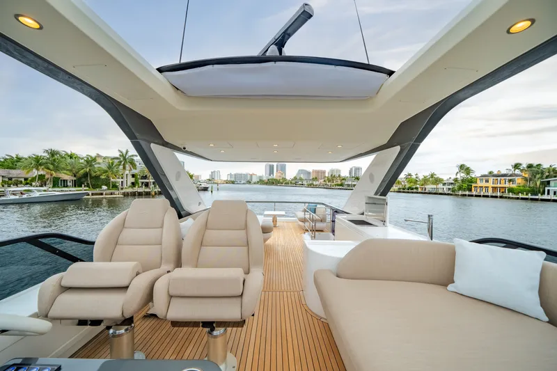 Slide: The Image of Azimut Fly 68 2025 - 6396472