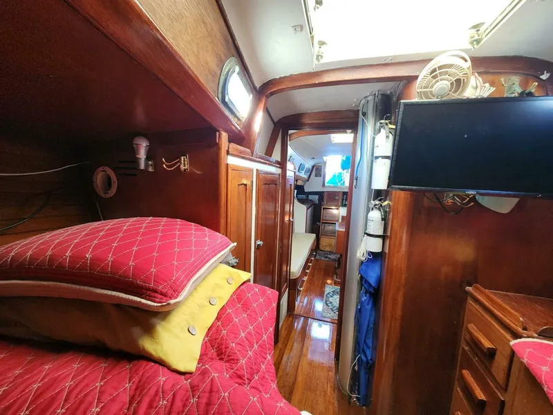 Slide: The Image of Hinckley Yachts Bermuda 40 1961 - 4404128