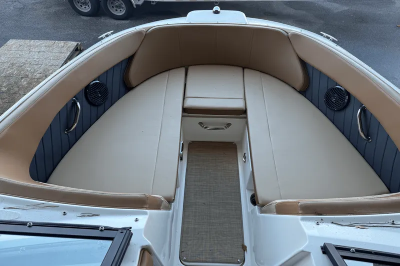 Slide: The Image of Sea Ray 230 SPX 2018 - 14