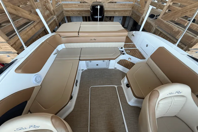 Slide: The Image of Sea Ray 230 SPX 2018 - 8