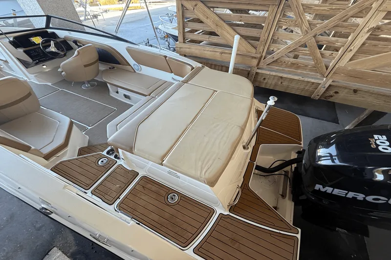 Slide: The Image of Sea Ray 230 SPX 2018 - 22