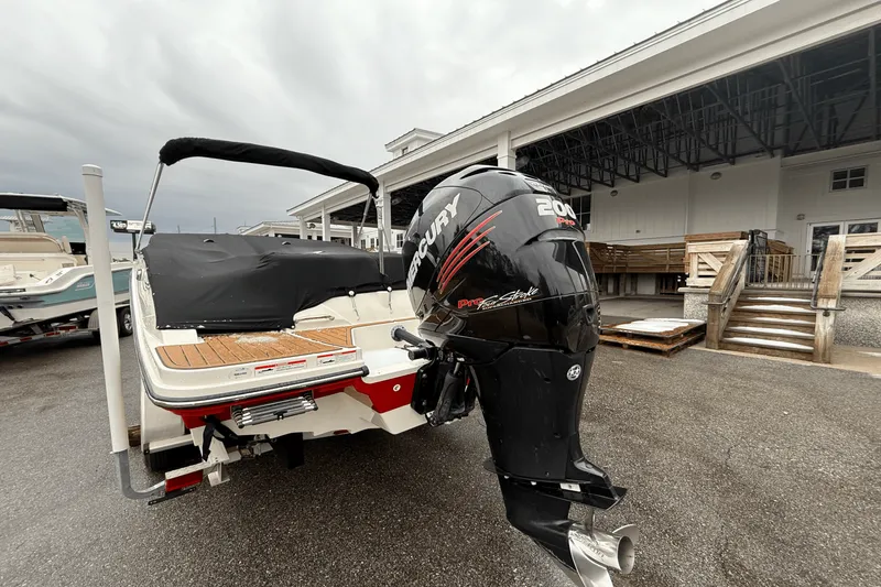 Slide: The Image of Sea Ray 230 SPX 2018 - 5