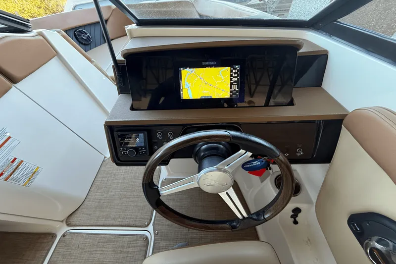 Slide: The Image of Sea Ray 230 SPX 2018 - 12