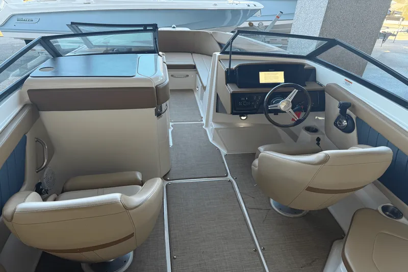 Slide: The Image of Sea Ray 230 SPX 2018 - 11