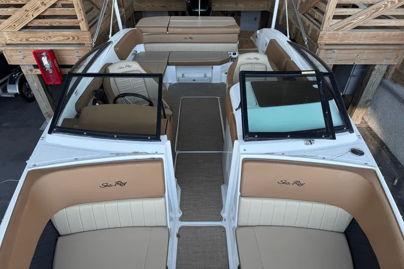 Slide: The Image of Sea Ray 230 SPX 2018 - 13