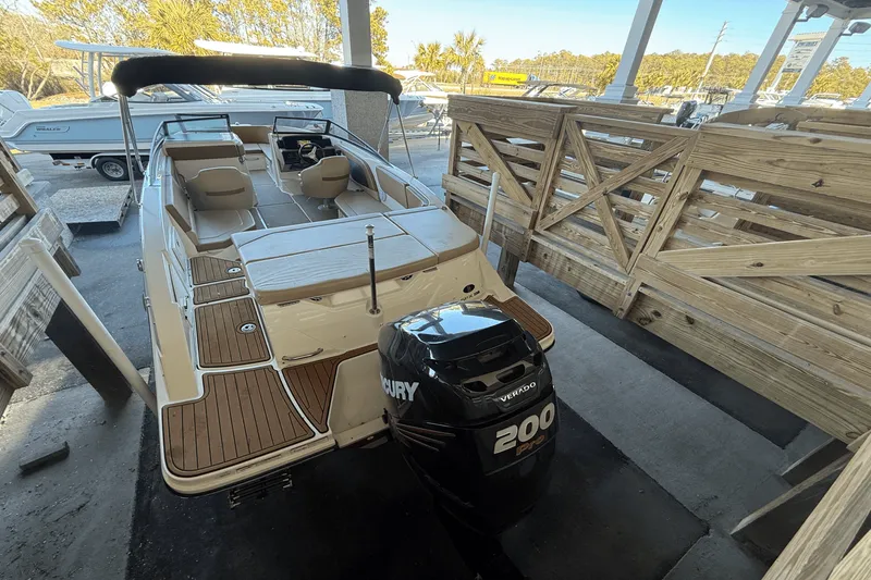 Slide: The Image of Sea Ray 230 SPX 2018 - 21