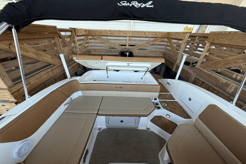 Slide: The Image of Sea Ray 230 SPX 2018 - 6